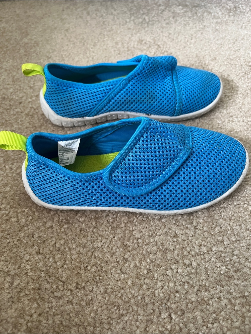 Kids breathable blue slip-on water sneakers with hook-and-loop closure